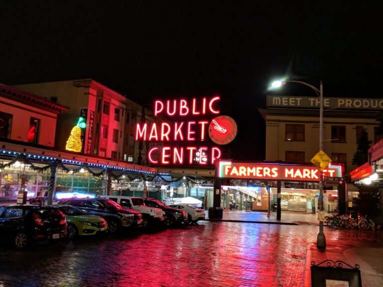 Read more about the article Peak Farmers Market Season at Pike Place Market: Best Pike Place Bites in the PNW Summer